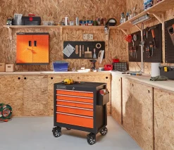 Armoire à outils murale en métal Magnusson noir et orange