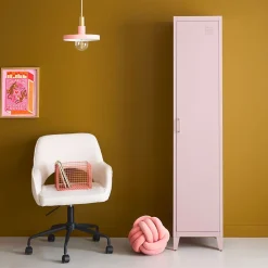 Armoire chambre en acier rose. 4 espaces de rangement. casier
