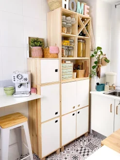 Armoire Dinamic verticale à 2 portes en pin avec 4 tablettes 105,4x37,3x33cm