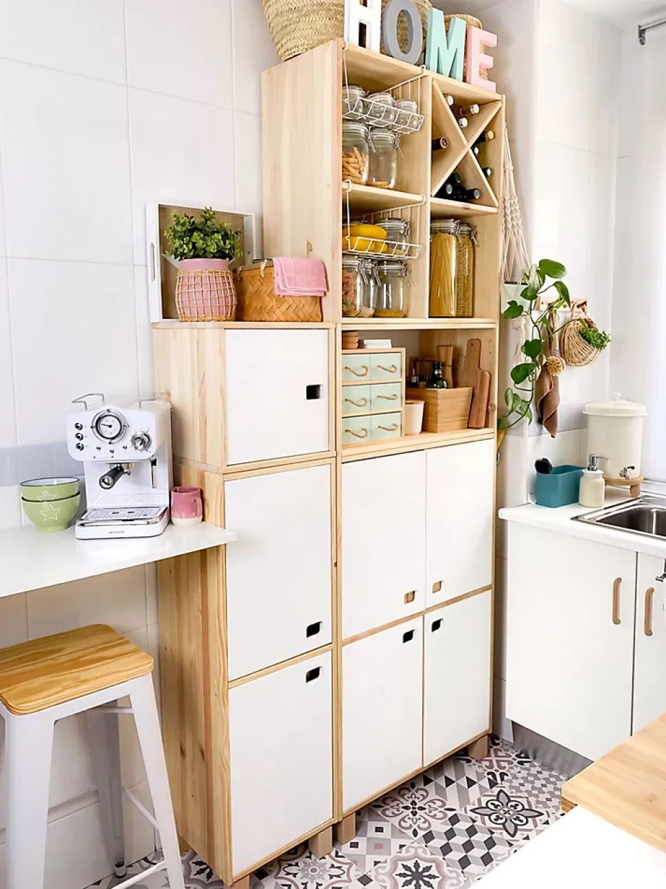 Armoire Dinamic verticale à 2 portes en pin avec 4 tablettes 105,4x37,3x33cm