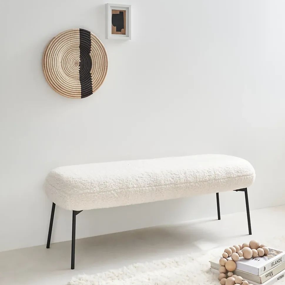 Banc. bout de lit avec revêtement bouclette. écru. pieds en métal noir. L 120 x P 41 x H 42.5cm