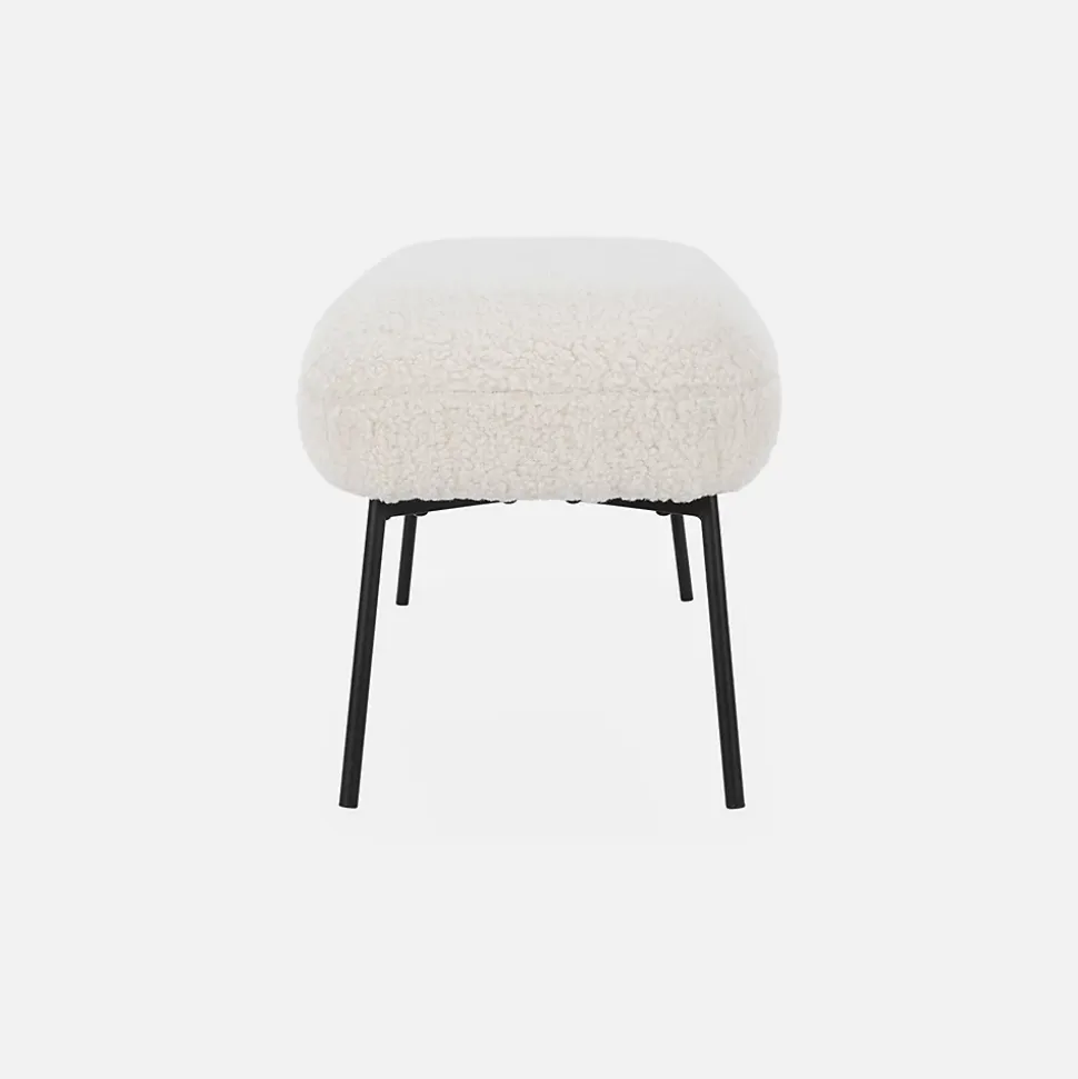 Banc. bout de lit avec revêtement bouclette. écru. pieds en métal noir. L 120 x P 41 x H 42.5cm