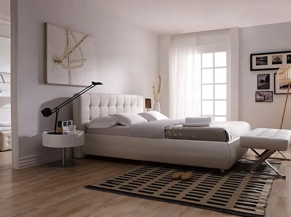 Banc en similicuir blanc au design moderne et élégant