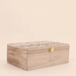 Boite à bijoux en bois relief fleuri 19x14cm