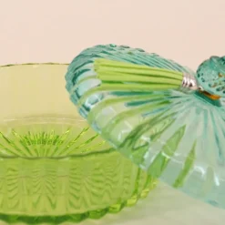 Boîte avec couvercle en verre coloré strié 14x8cm