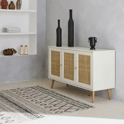 Buffet de rangement en cannage. blanc cassé 120x39x70cm - Bohème - 2 niveaux. 3 portes. pieds scandinaves. buffet bas