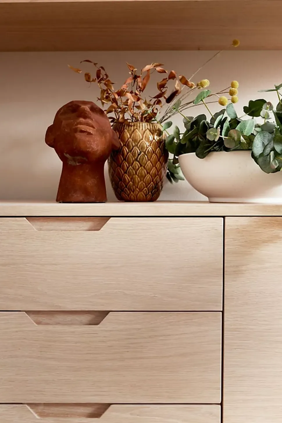 Buffet Nyborg avec 2 portes et 3 tiroirs - Chêne massif et MDF - Naturel