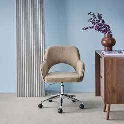 Chaise de bureau à roulettes velours côtelé taupe piétement chromé. L 60 x P 62 x H 89 / 99cm