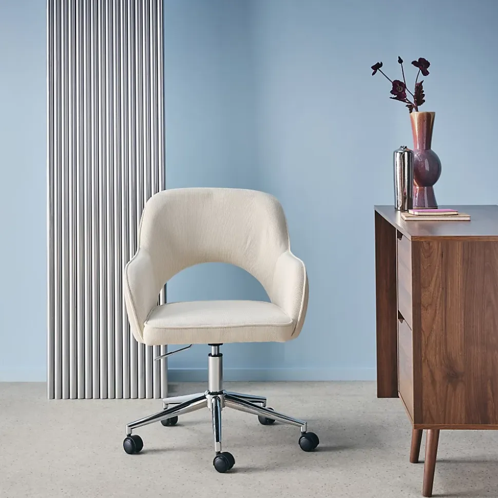 Chaise de bureau à roulettes velours côtelé blanc cassé piétement chromé. L 60 x P 62 x H 89 / 99cm