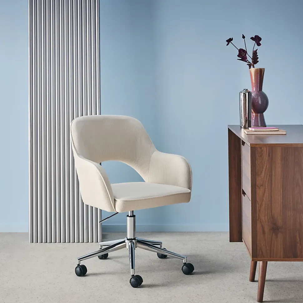 Chaise de bureau à roulettes velours côtelé blanc cassé piétement chromé. L 60 x P 62 x H 89 / 99cm