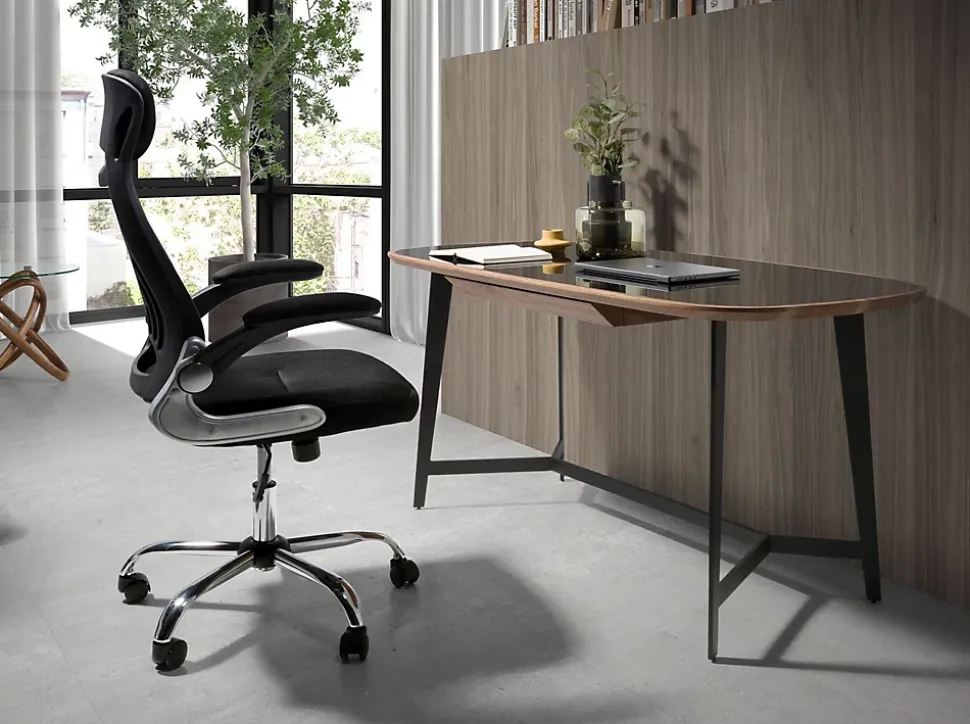 Chaise de bureau pivotante moderne en tissu noir avec accoudoirs
