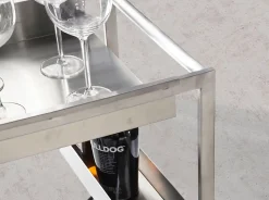 Chariot minibar élégant en acier inoxydable et noyer