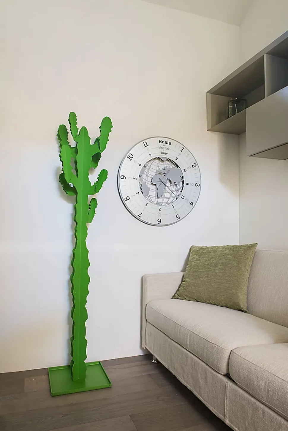 Cintre de sol Cactus 170 cm, structure autoportante en fer, design moderne pour entrée ou chambre, Made in Italy Vert