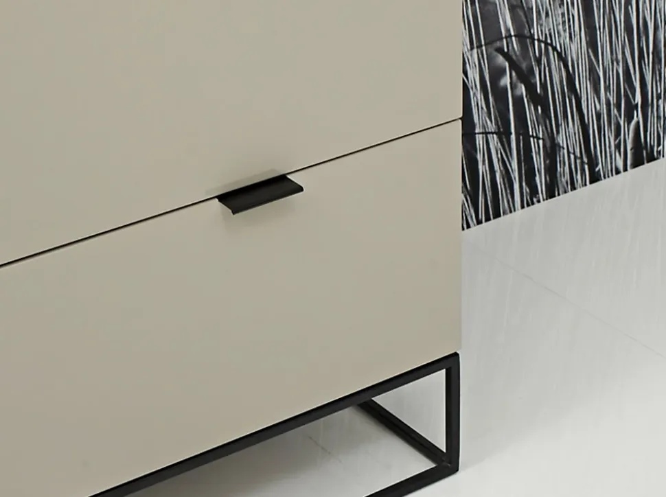 Commode moderne en bois gris et acier noir pour un rangement élégant