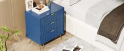 Commode, pieds et poignées en métal doré, robuste et durable, avec 3 tiroirs, bleu