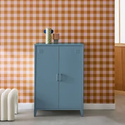 Commode/armoire en métal bleu. 2 espaces de rangement. casiers