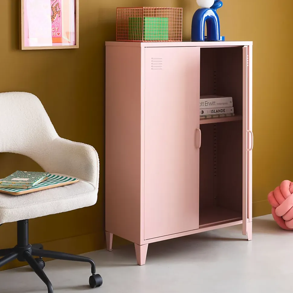 Commode/armoire en métal rose. 2 espaces de rangement. casiers