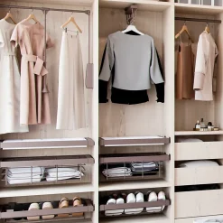 Emuca Penderie rabattable pour armoire Hang, 600 - 830, Peint en moka, Acier et Plastique.