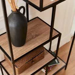 Etagère en métal noir et décor bois - Loft - bibliothèque 6 niveaux. L 77 x l 33 x H 185cm