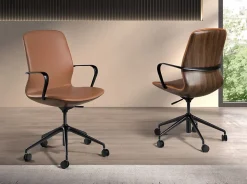 Fauteuil de bureau pivotant en similicuir marron