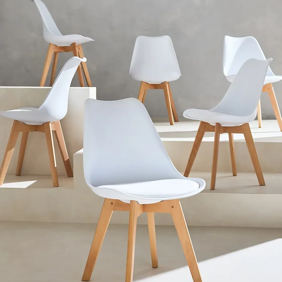 Lot de 6 chaises scandinaves. pieds bois de hêtre. chaises 1 place. blancs