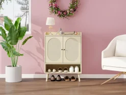 Meuble à chaussures à deux portes, aspect bois naturel et rotin tressé, rangement pratique pour entrée et couloir
