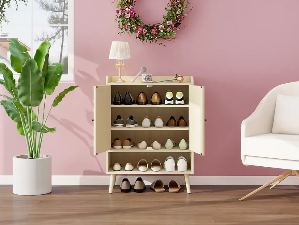 Meuble à chaussures à deux portes, aspect bois naturel et rotin tressé, rangement pratique pour entrée et couloir