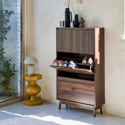 Meuble à chaussures scandinave décor bois noyer 3 portes abattantes capacité 18 paires de chaussures
