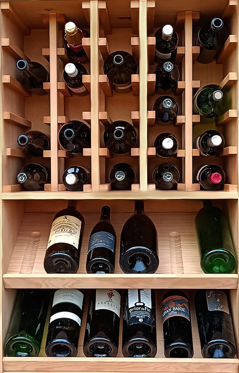 Meuble Range Bouteille de vin Série Godello en Pin Clair 42 magnums avec tablettes de présentation