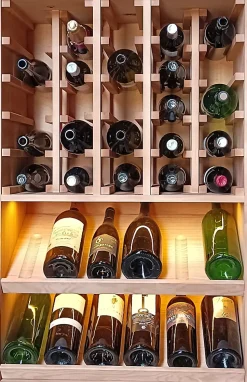 Meuble Range Bouteille de vin Série Godello en Chêne massif 42 magnums avec tablettes et LED