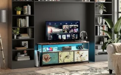 Meuble TV 137 cm avec LED, plateau effet bois tigre, 4 tiroirs tissu coloré, cadre métal, rangement moderne pieds réglables
