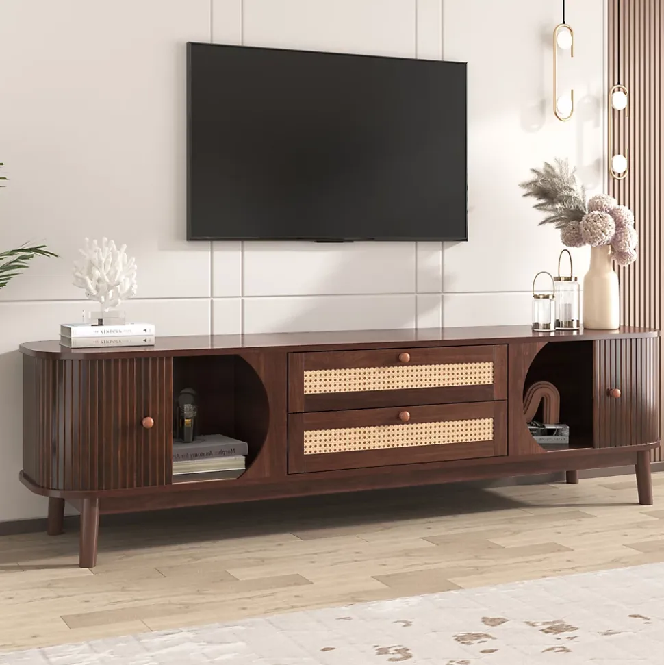 Meuble TV en bois naturel avec portes et tiroirs, côtés en rotin, solution de rangement au style campagnard naturel