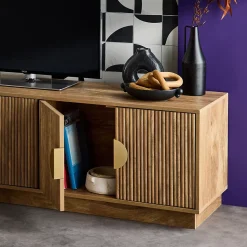 Meuble TV exotique 4 portes décor bois de manguier. poignées en métal doré L 140 x P 40 x H 48cm