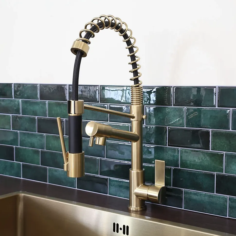 Mitigeur de cuisine doré avec douchette Essebagno Big Hotto