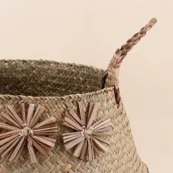 Panier en fibres naturelles avec pompons 31x27cm