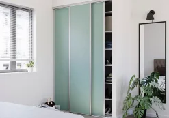 Porte de placard coulissante vert de gris profil gris GoodHome Arius H. 248,5 x L. 62.2 cm + amortisseurs