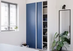 Porte de placard coulissante bleu profil blanc GoodHome Arius H. 248,5 x L. 77.2 cm + amortisseurs