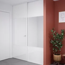 Porte de placard coulissante avec miroir blanc brillant profil blanc GoodHome Arius H. 248,5 x L. 92.2 cm + amortisseurs
