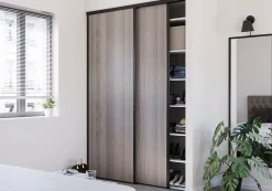 Porte de placard coulissante effet chêne grisé profil noir GoodHome Arius H. 248,5 x L. 92.2 cm + amortisseurs