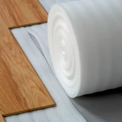 Rouleau de matelas de 50m² pour stratifiés et parquet flottant en PE 2mm