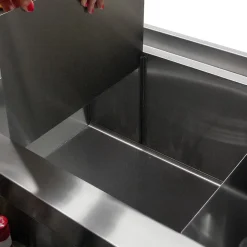Station de bar à cocktails avec évier de bar en acier inoxydable sur pied