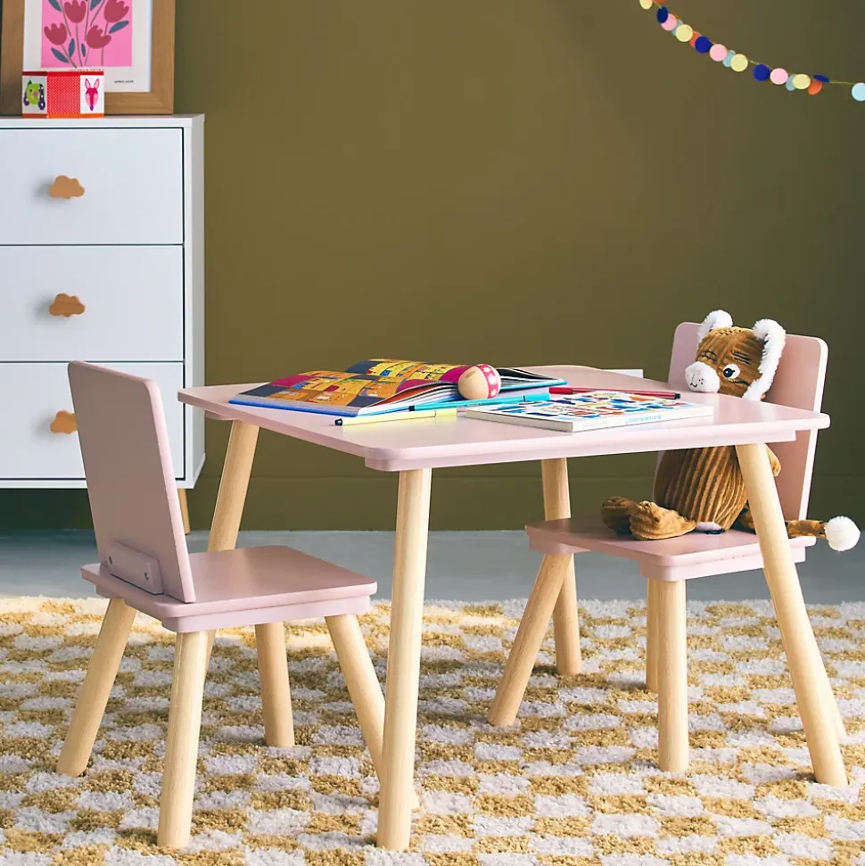 Table carrée enfant avec 2 chaises. pieds en pin. rose