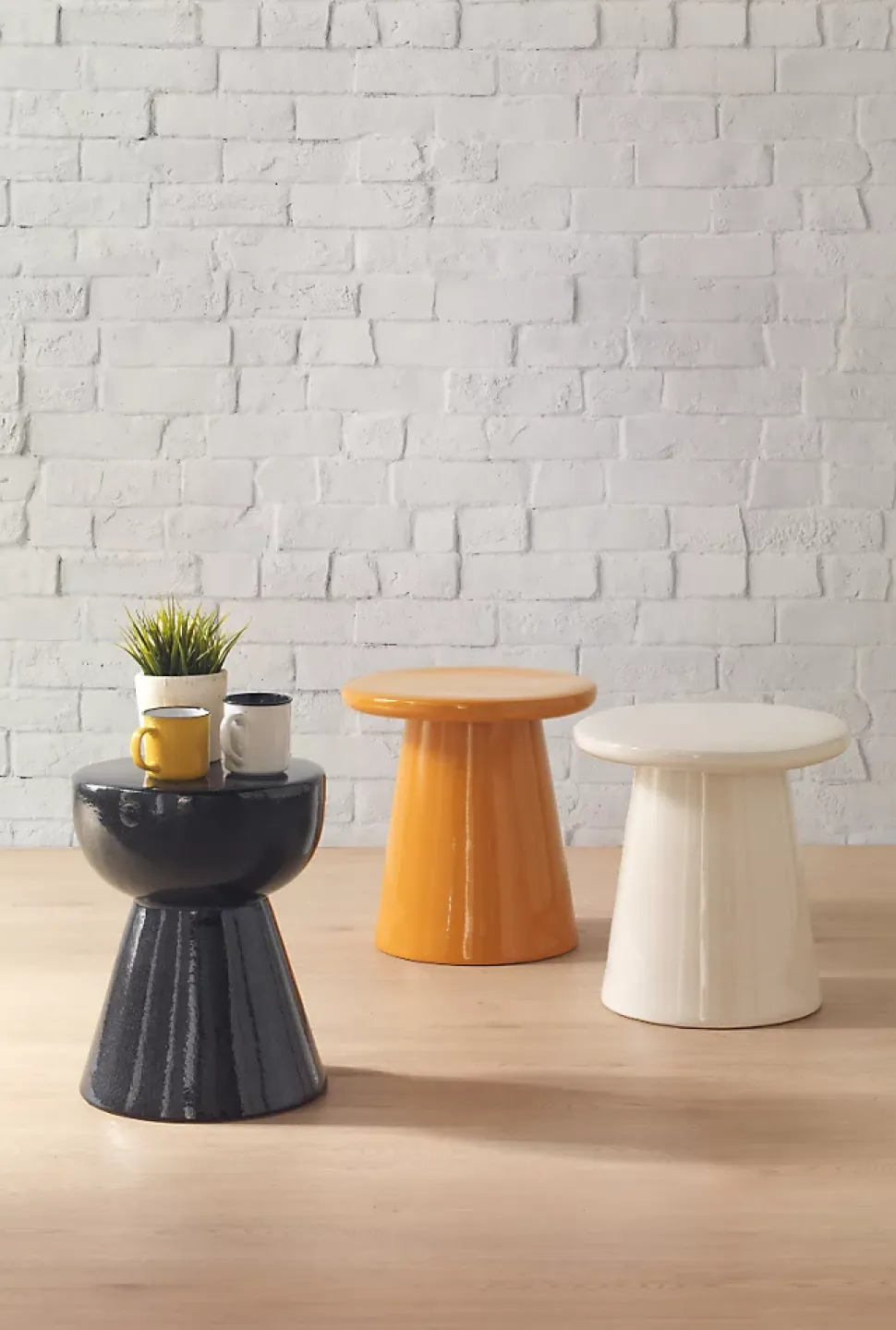 Tabouret / table d'appoint en céramique bleu foncé