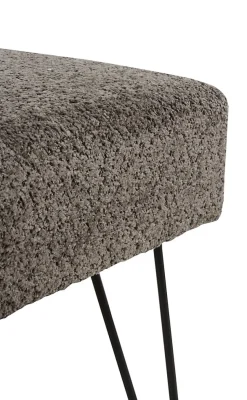 Tabouret gris rembourré avec pieds en métal noir
