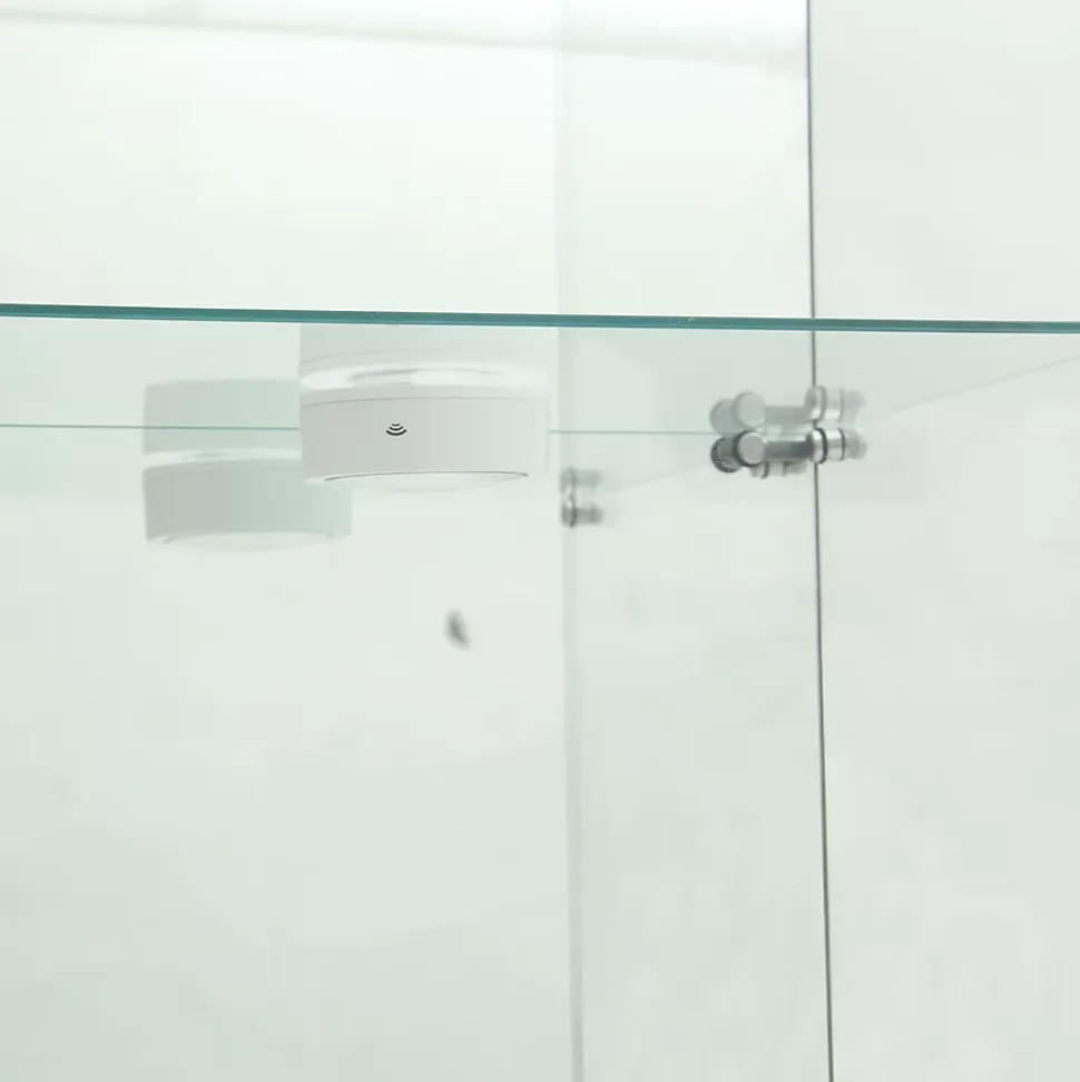 Vitrine à 4 étagères en verre trempé avec finition miroir et LED, Idéale salon, chambre, bureau, exposition et rangemen, blanc